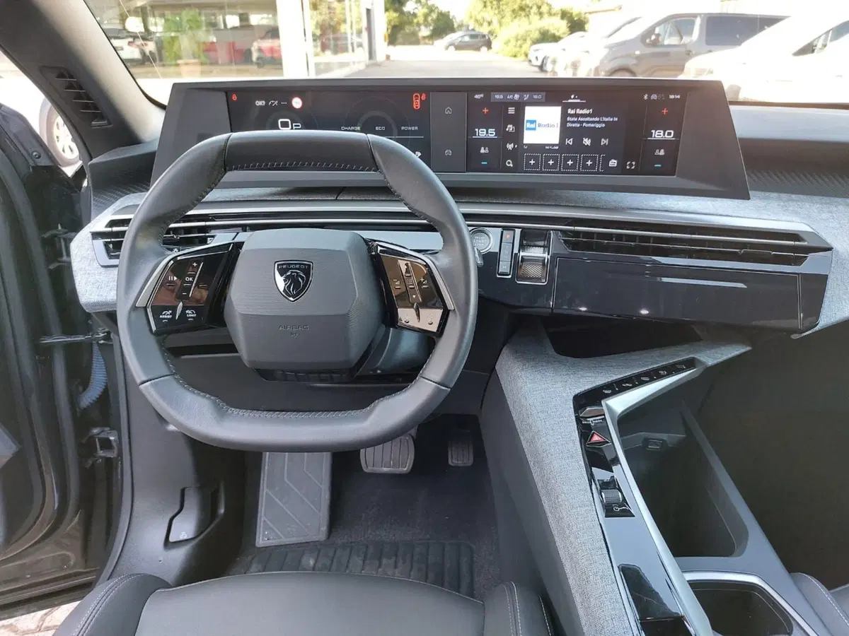 Peugeot 5008 usata a Pavia (8)