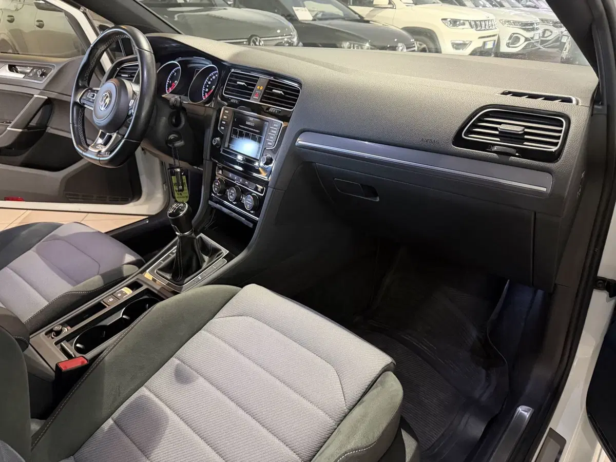 Volkswagen Golf usata a Genova (12)
