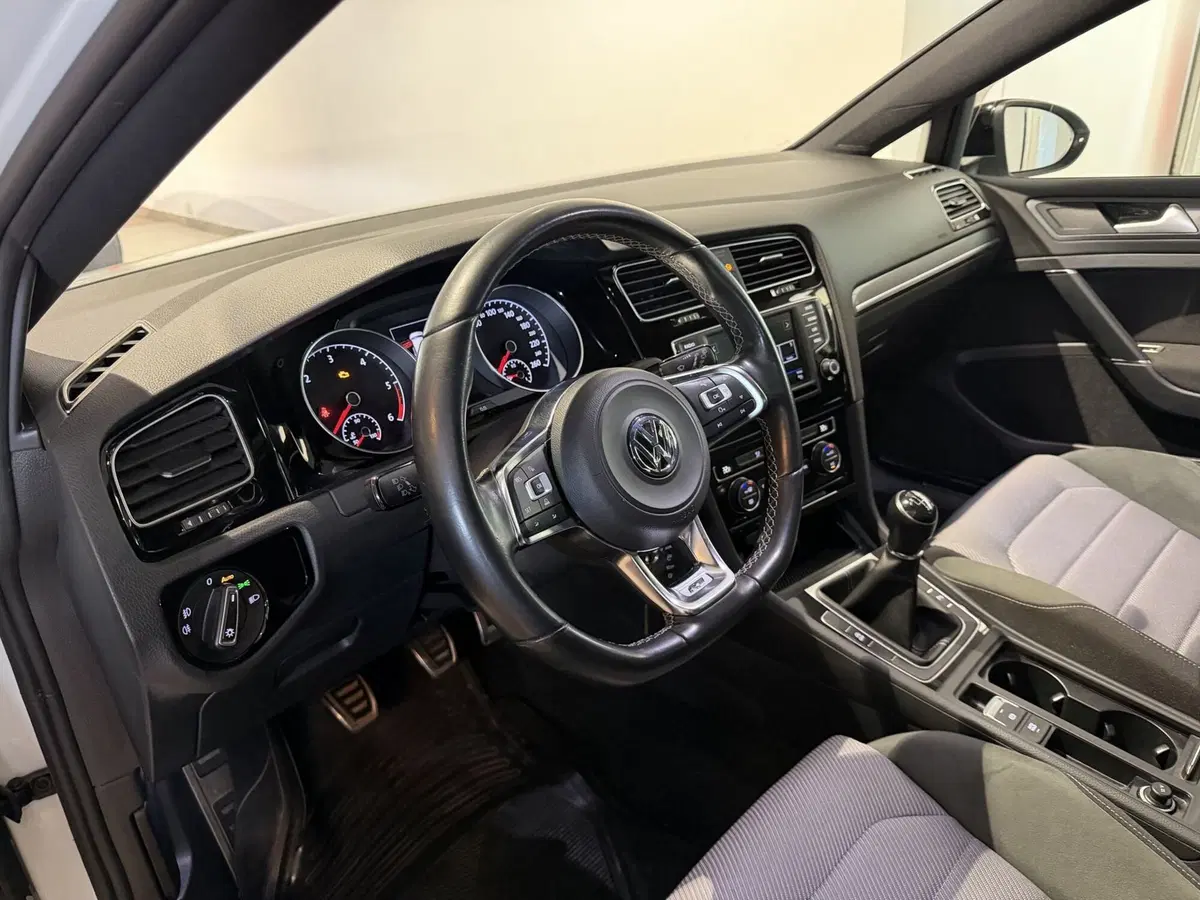 Volkswagen Golf usata a Genova (8)