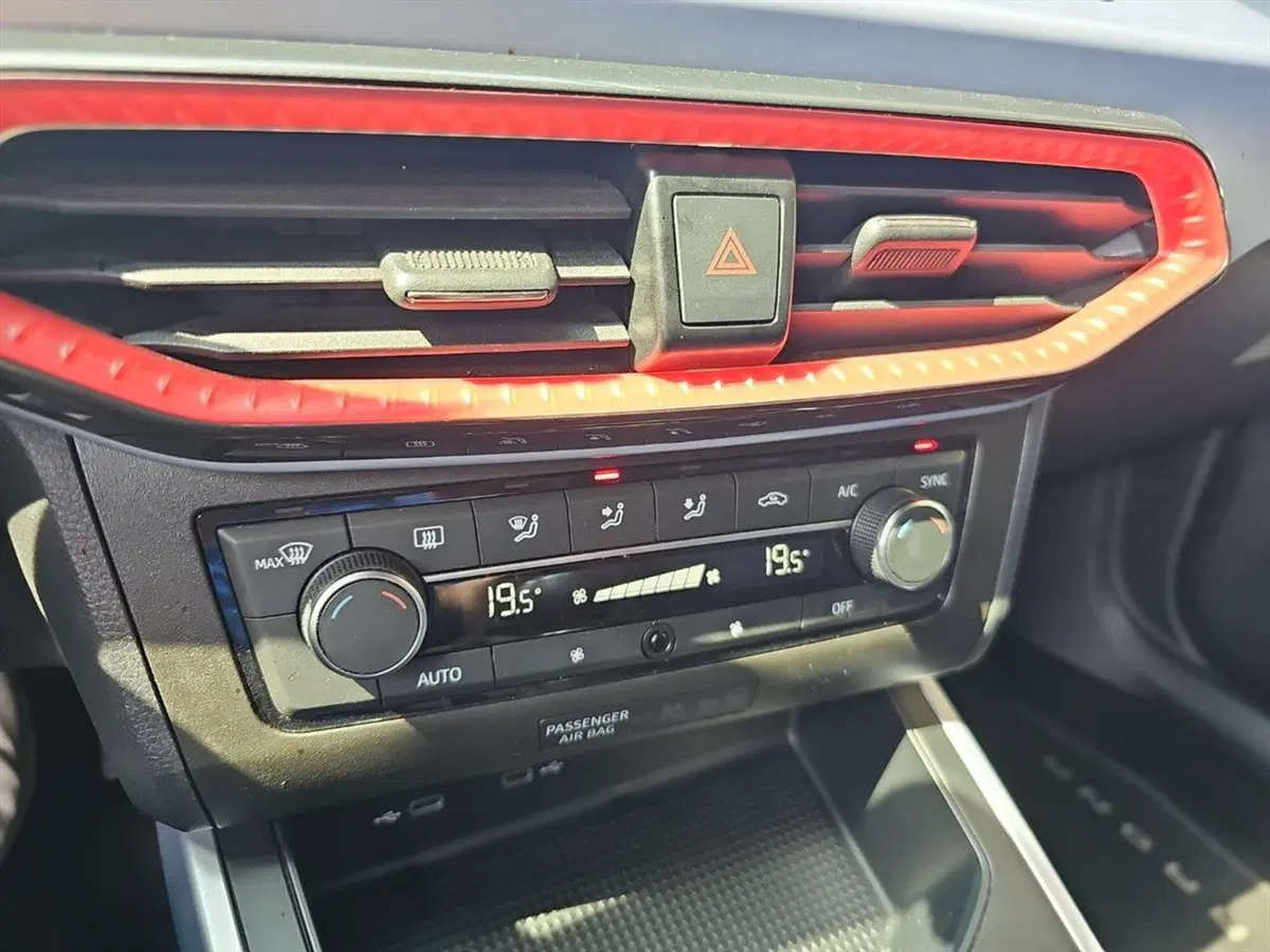 SEAT Arona usata a Lecco (12)