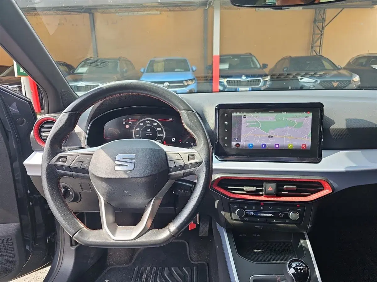 SEAT Arona usata a Lecco (8)