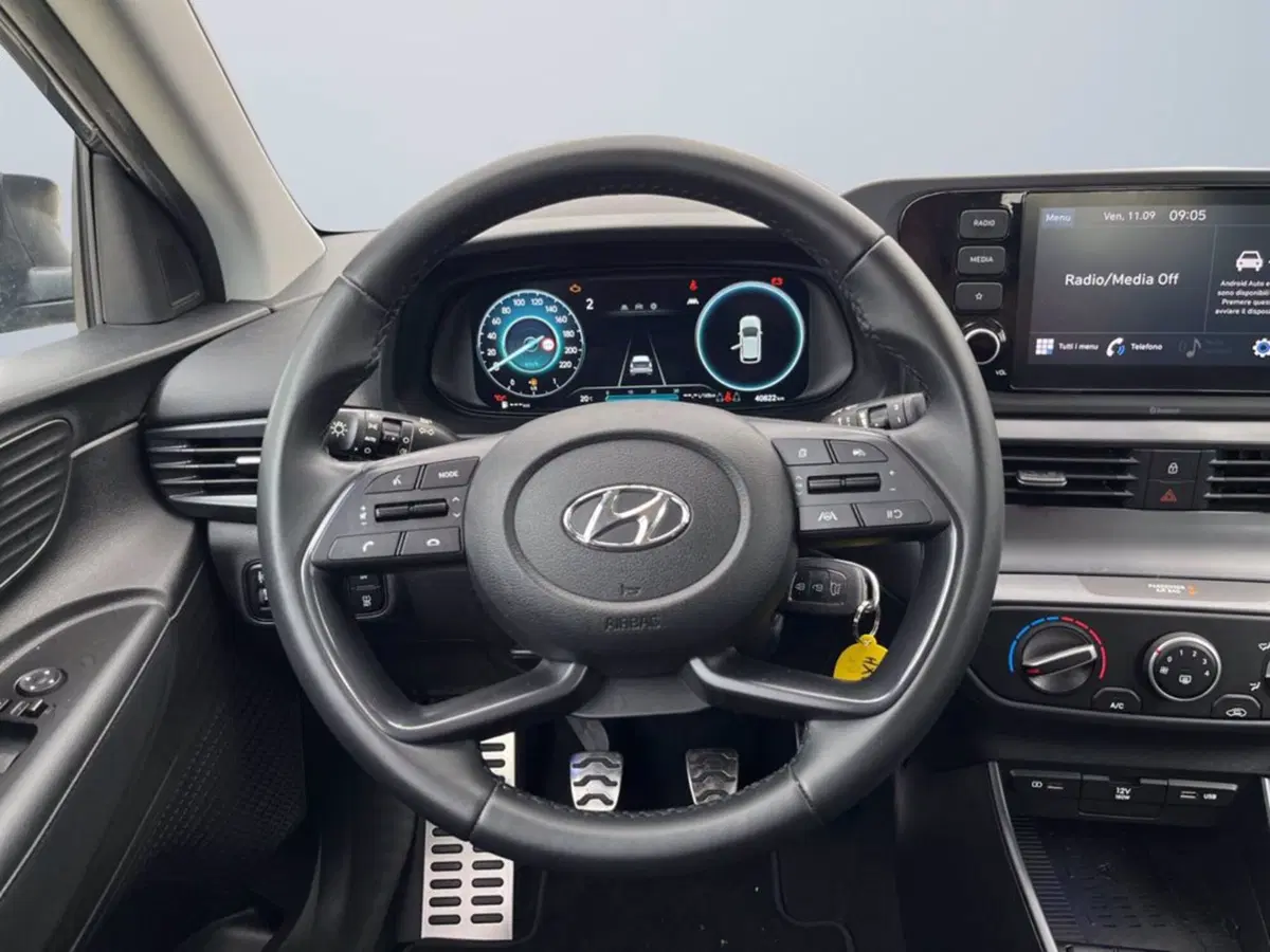 Hyundai Bayon usata a Milano (13)