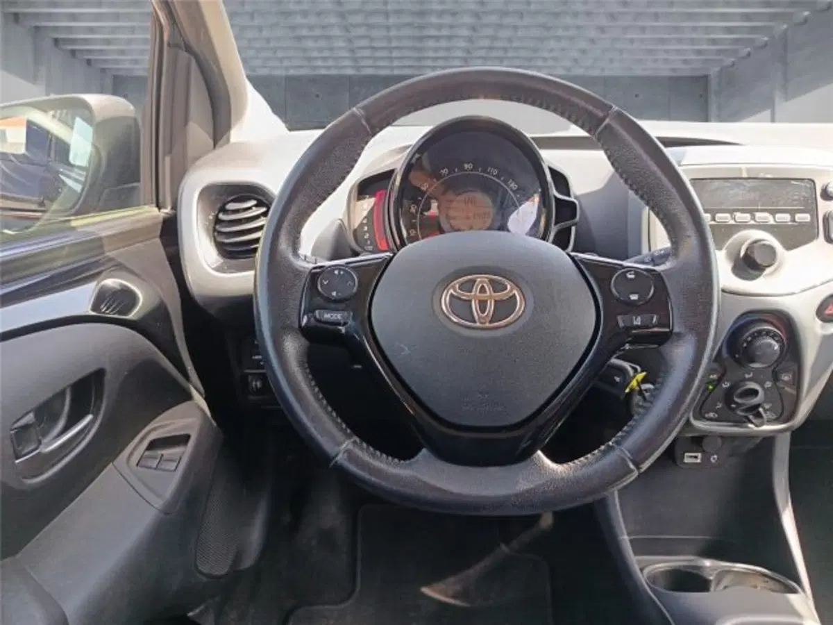 Toyota Aygo usata a Bari (11)