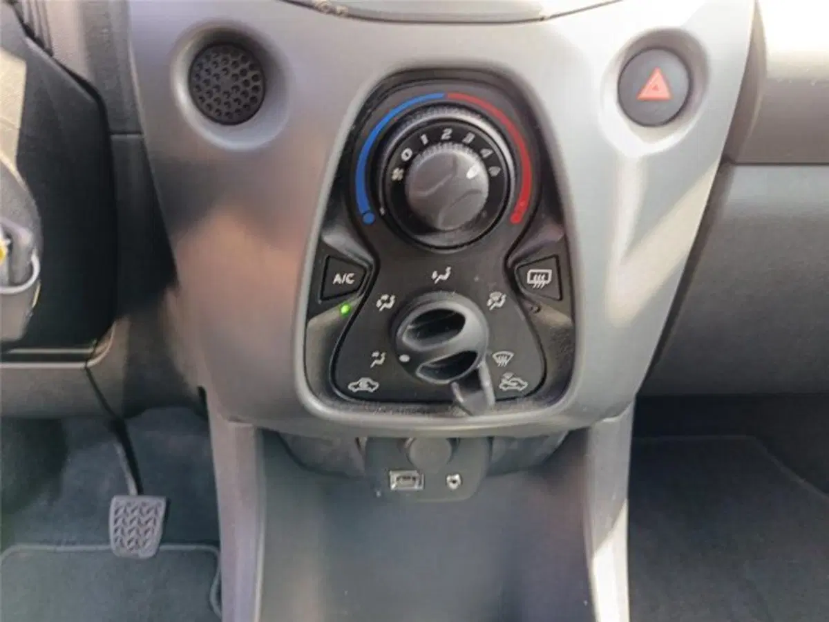 Toyota Aygo usata a Bari (14)