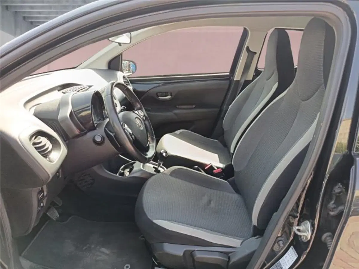 Toyota Aygo usata a Bari (8)