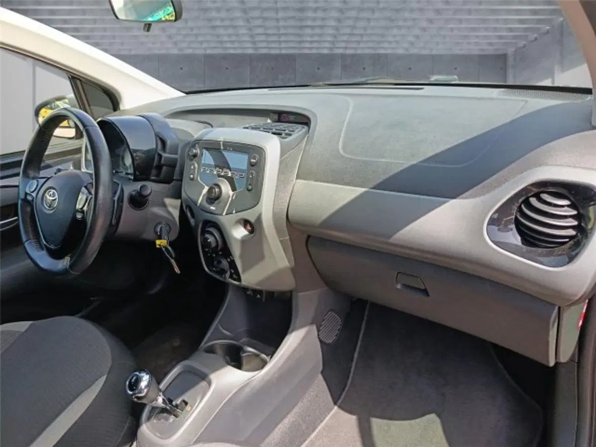 Toyota Aygo usata a Bari (9)