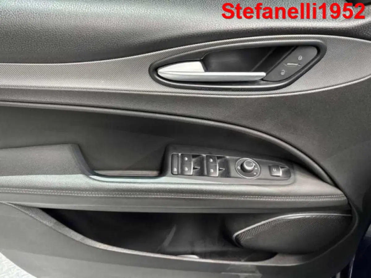 Alfa Romeo Stelvio usata a Bologna (10)