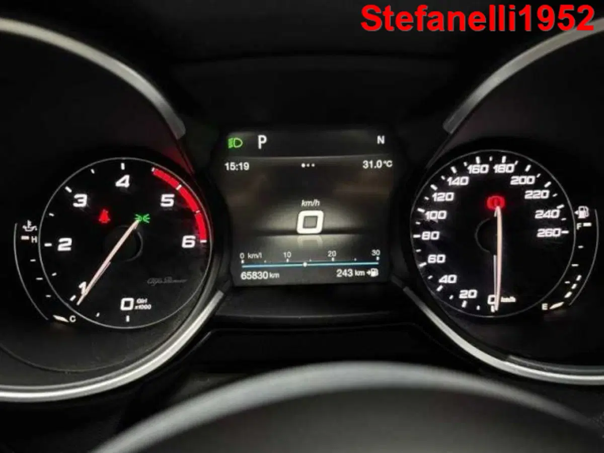 Alfa Romeo Stelvio usata a Bologna (12)