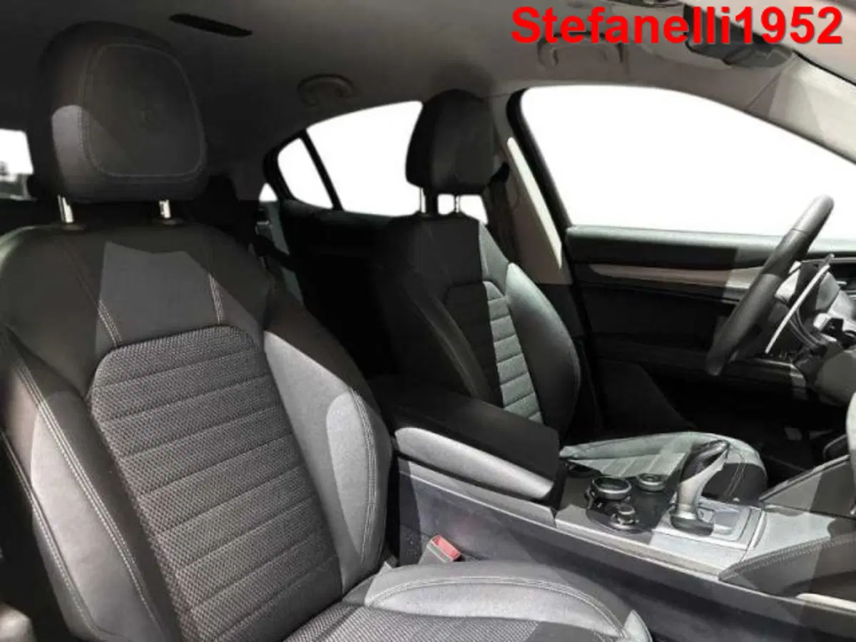 Alfa Romeo Stelvio usata a Bologna (17)