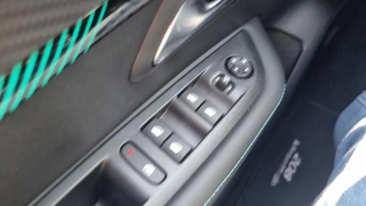 Peugeot 208 usata a Savona (11)