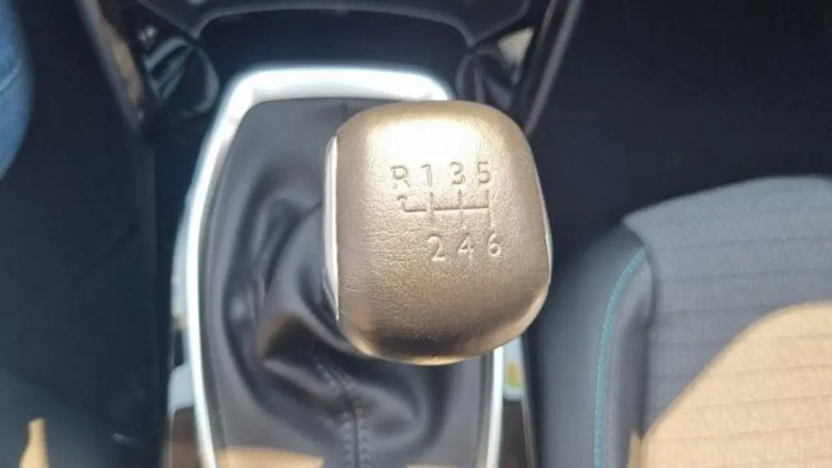 Peugeot 208 usata a Savona (8)