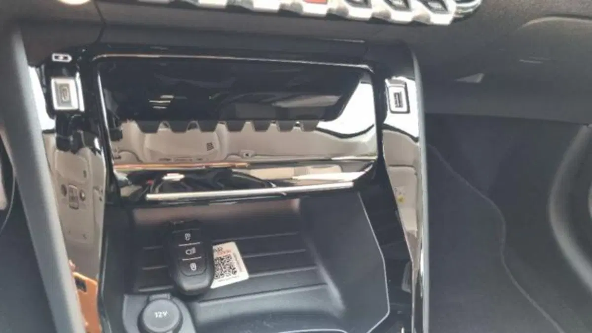 Peugeot 208 usata a Savona (9)