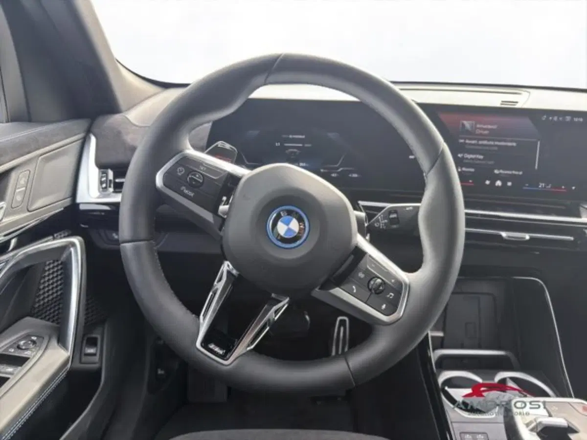 BMW iX2 nuova a Perugia (14)