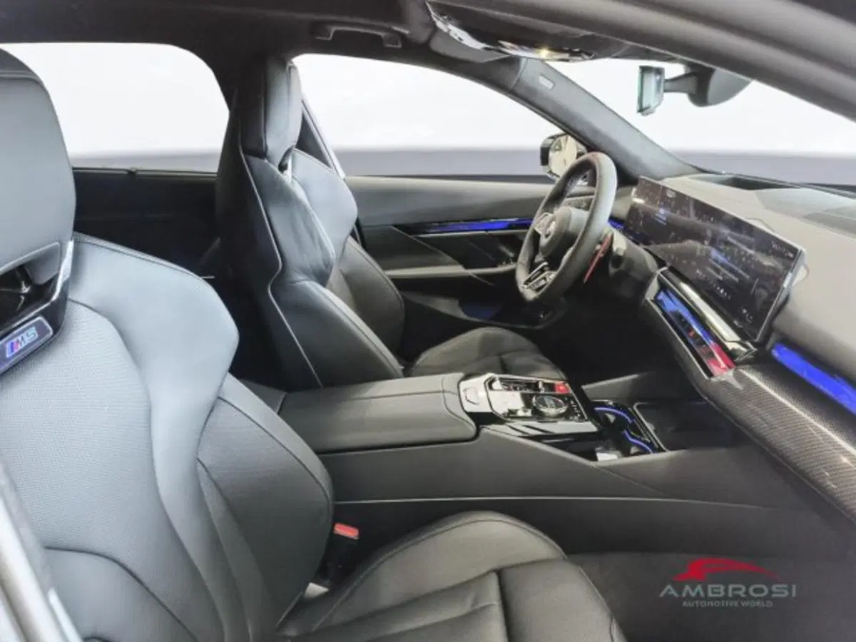 BMW Serie 5 Touring nuova a Perugia (10)