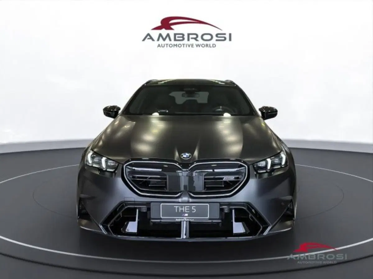 BMW Serie 5 Touring nuova a Perugia (6)