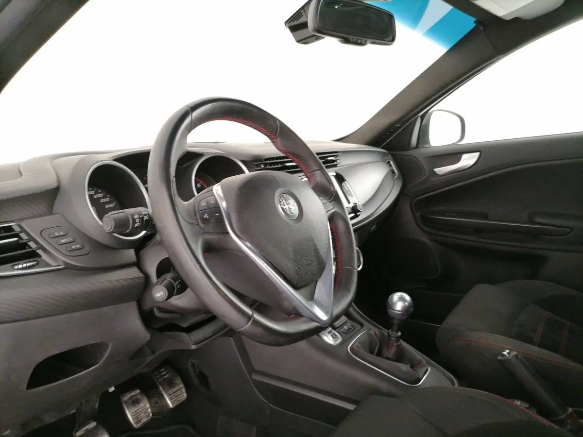 Alfa Romeo Giulietta usata a Roma (11)