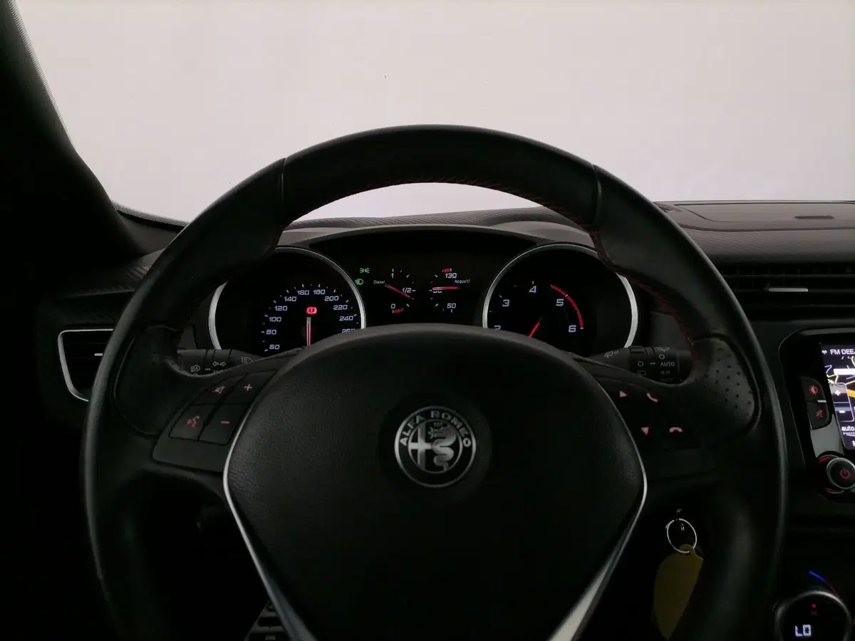 Alfa Romeo Giulietta usata a Roma (19)