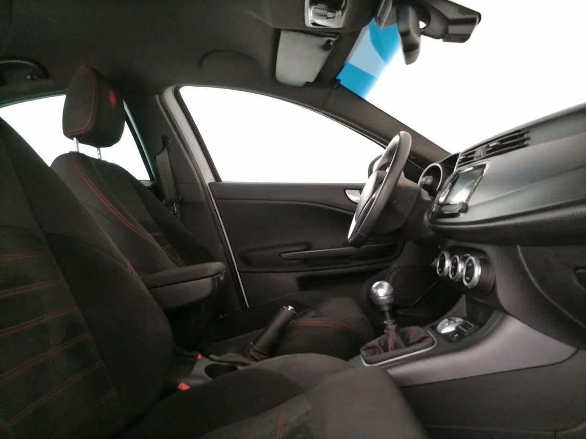 Alfa Romeo Giulietta usata a Roma (6)