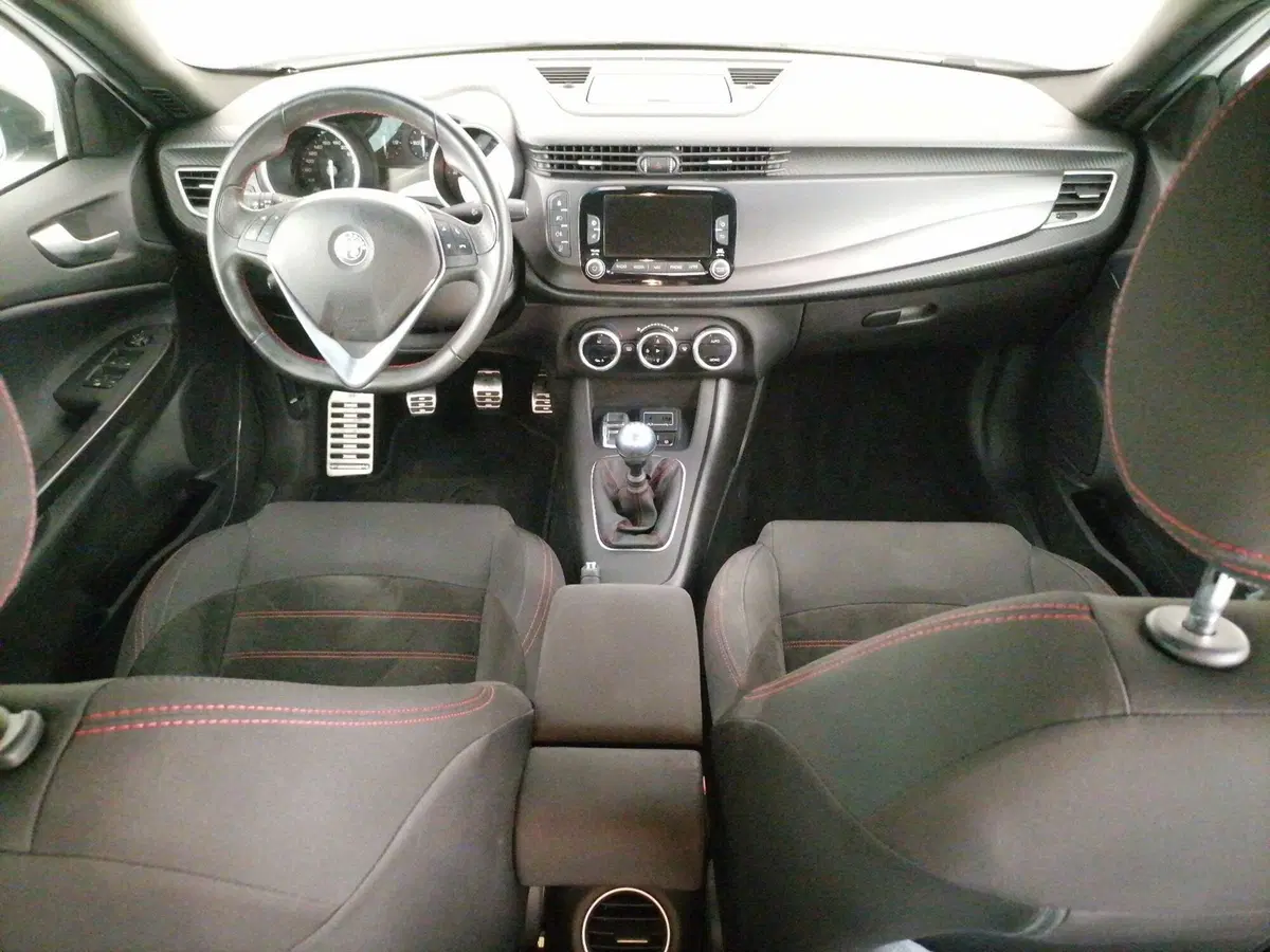 Alfa Romeo Giulietta usata a Roma (9)