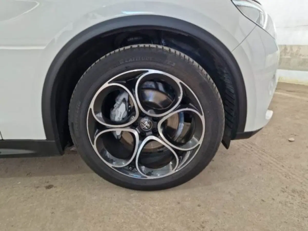 Alfa Romeo Stelvio usata a Catania (10)