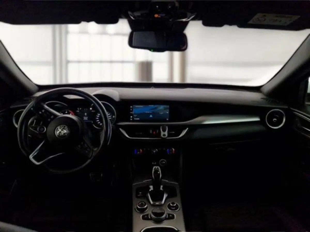 Alfa Romeo Stelvio usata a Catania (6)