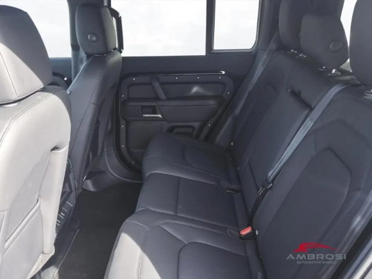 Land Rover Defender nuova a Perugia (10)