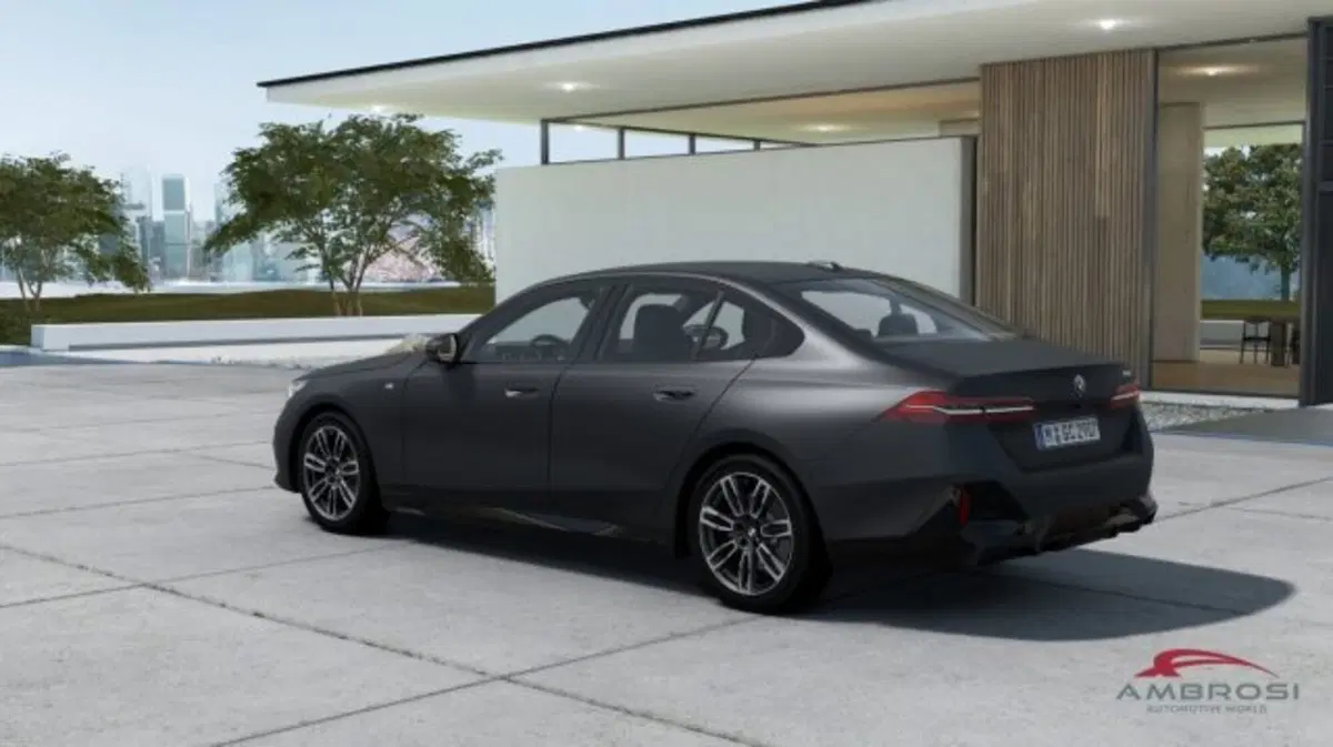 BMW Serie 5 nuova a Perugia (2)