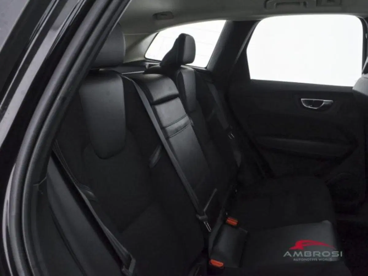 Volvo XC60 usata a Perugia (11)