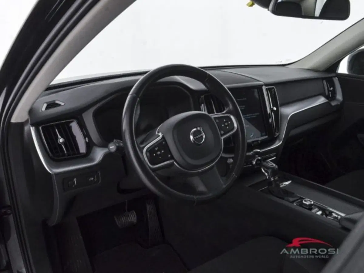 Volvo XC60 usata a Perugia (8)