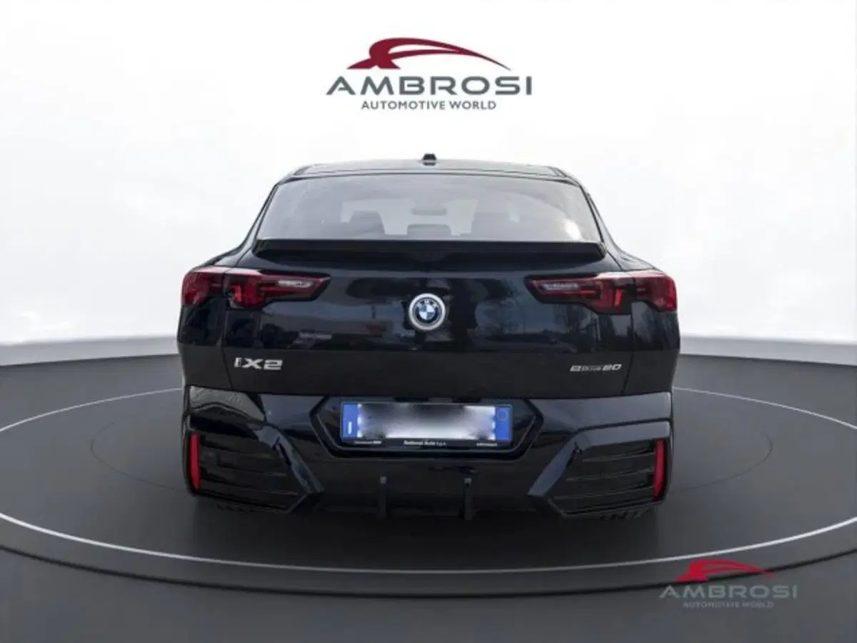 BMW iX2 nuova a Perugia (8)