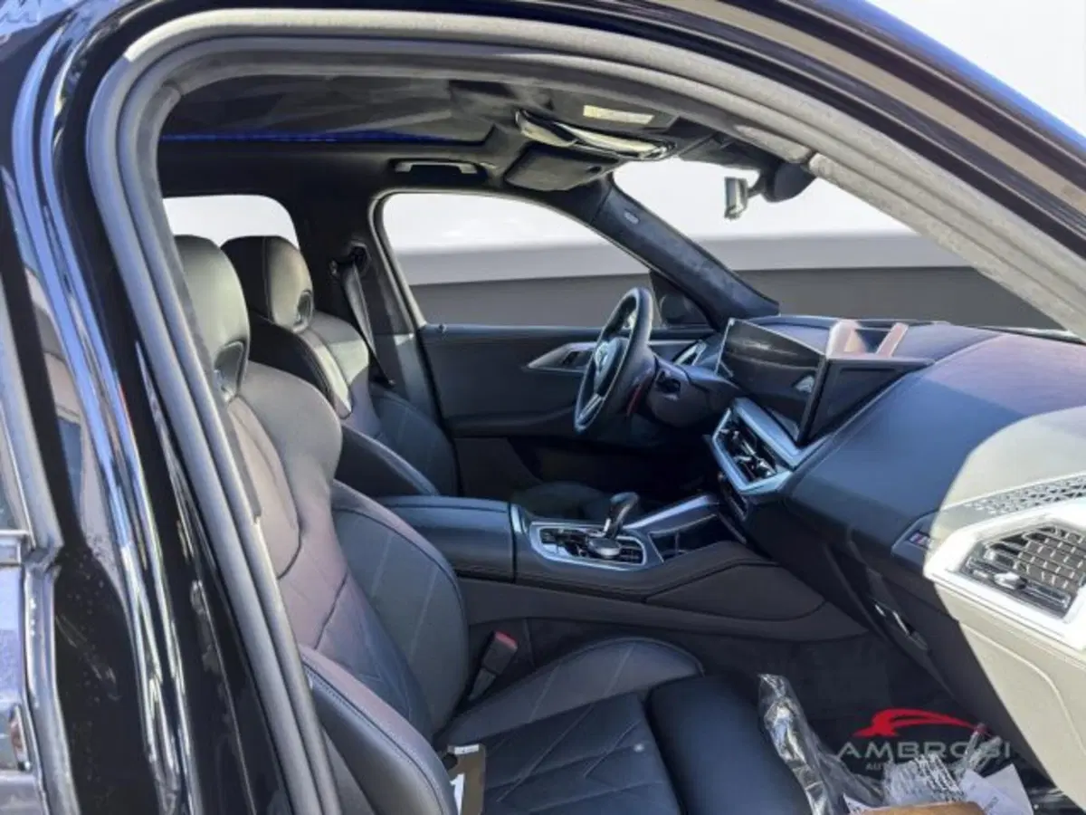 BMW XM nuova a Perugia (12)