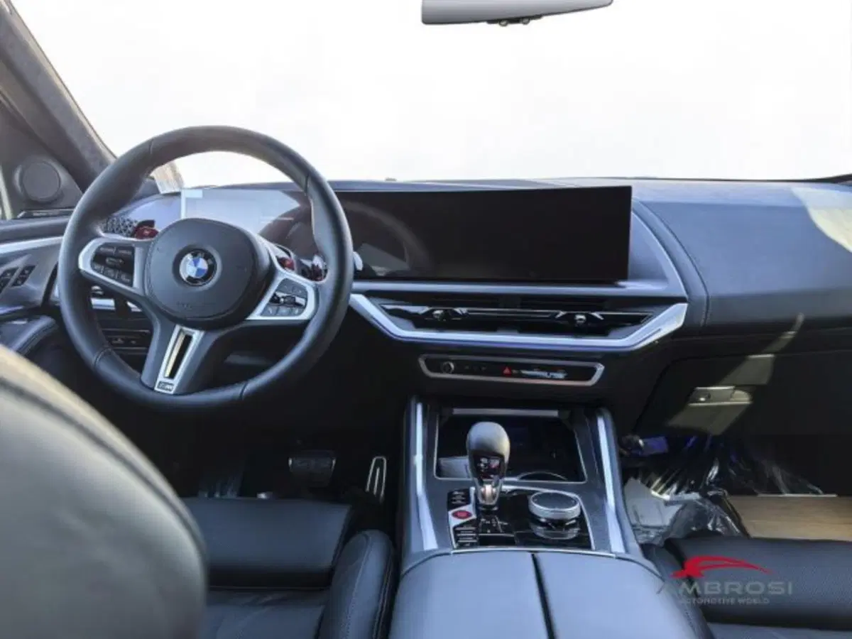 BMW XM nuova a Perugia (15)