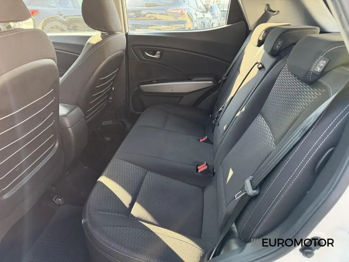 Ssangyong Tivoli usata a Bari (10)