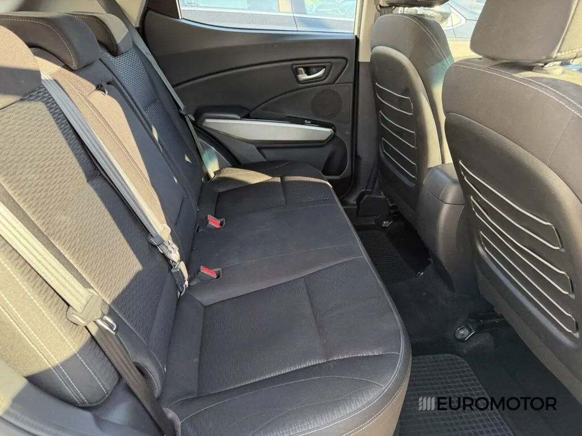 Ssangyong Tivoli usata a Bari (11)