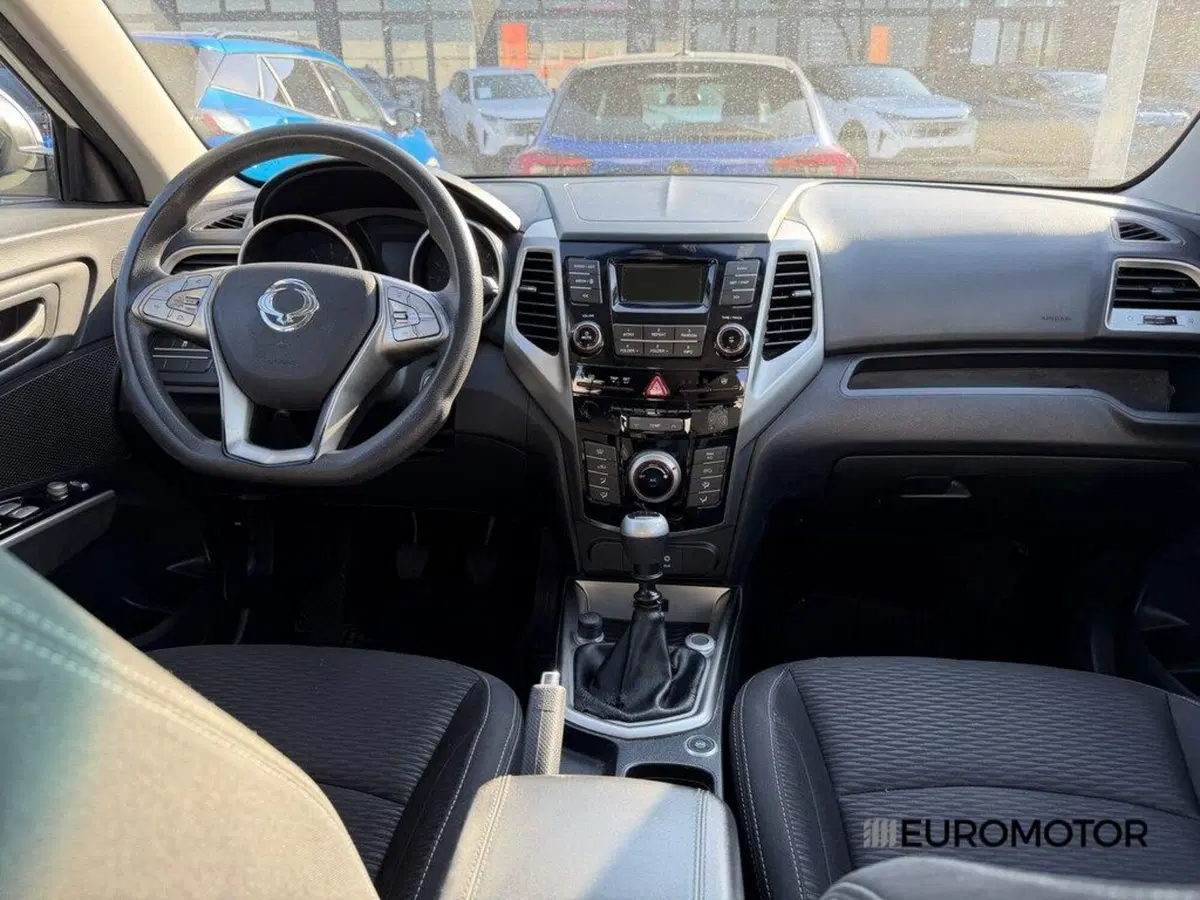 Ssangyong Tivoli usata a Bari (12)
