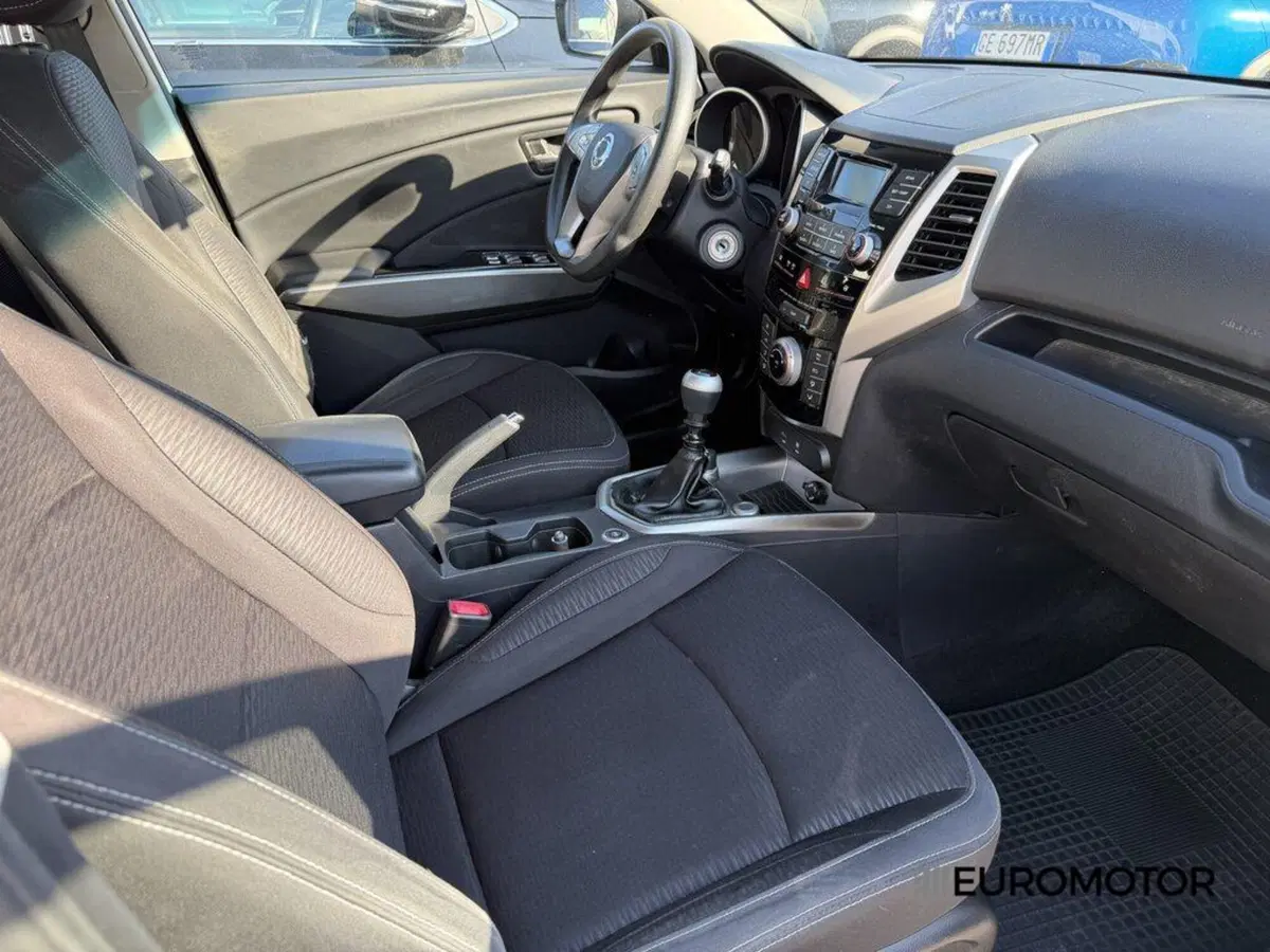 Ssangyong Tivoli usata a Bari (13)
