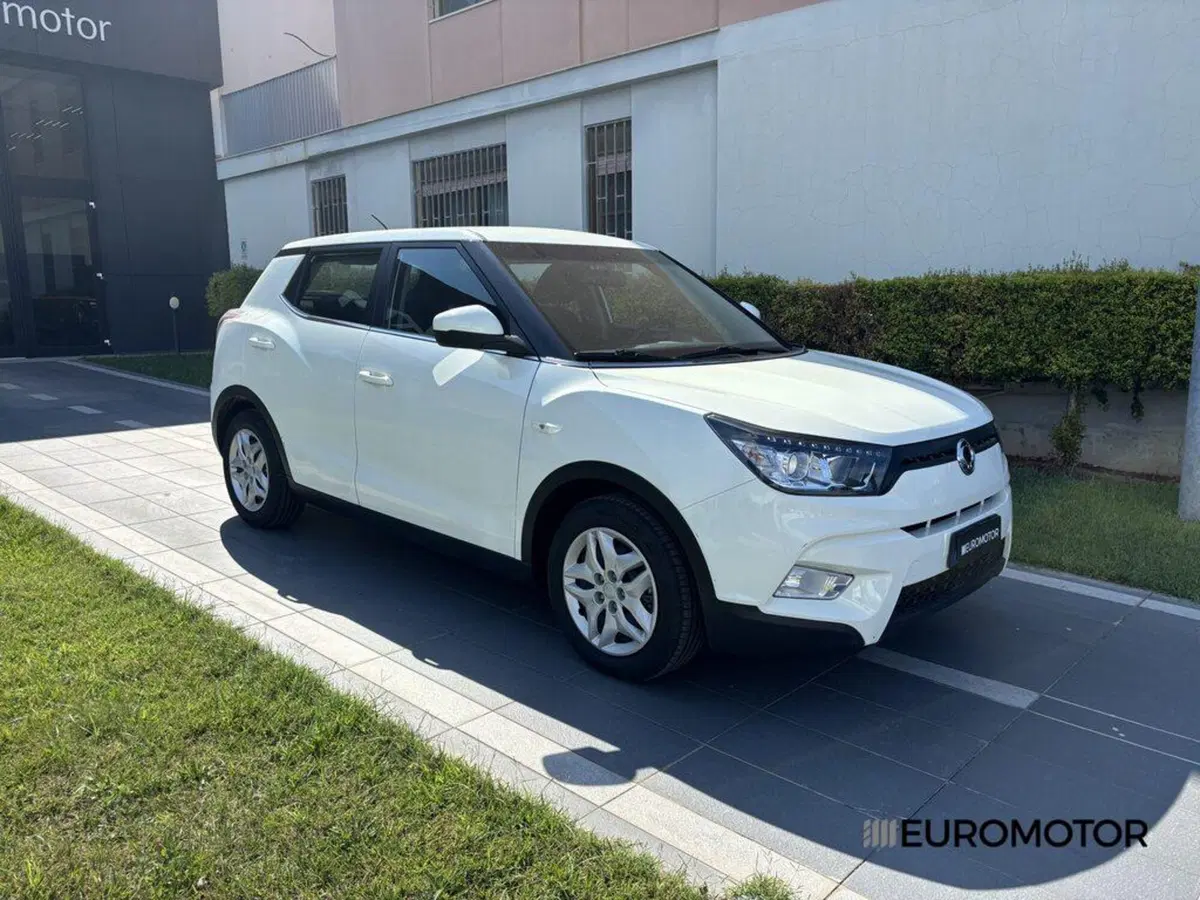 Ssangyong Tivoli usata a Bari (3)