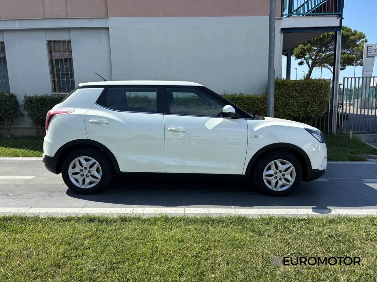 Ssangyong Tivoli usata a Bari (4)