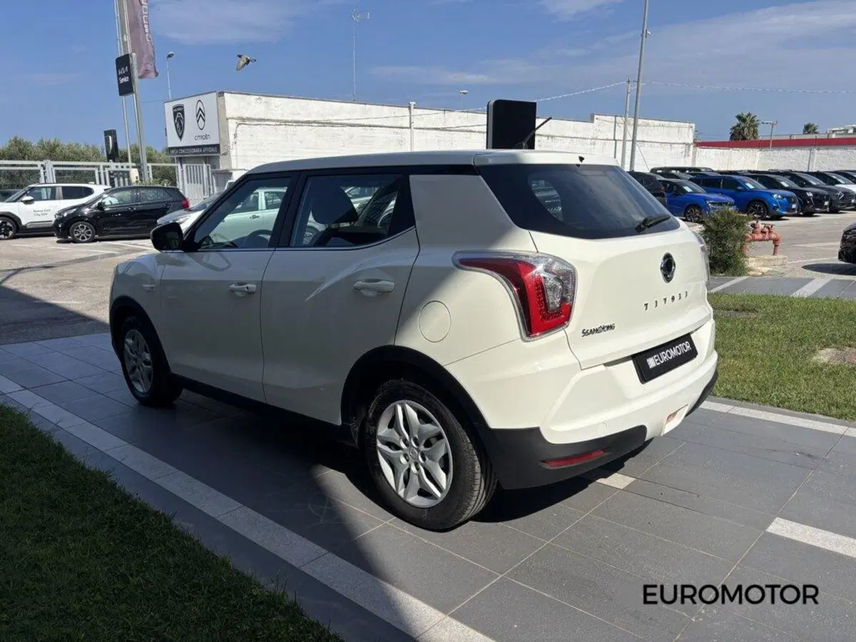 Ssangyong Tivoli usata a Bari (7)