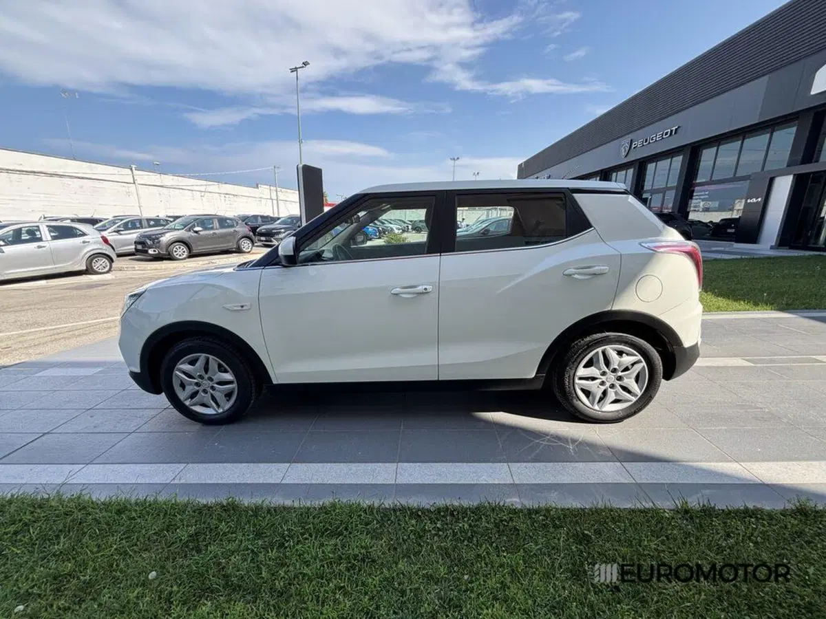 Ssangyong Tivoli usata a Bari (8)