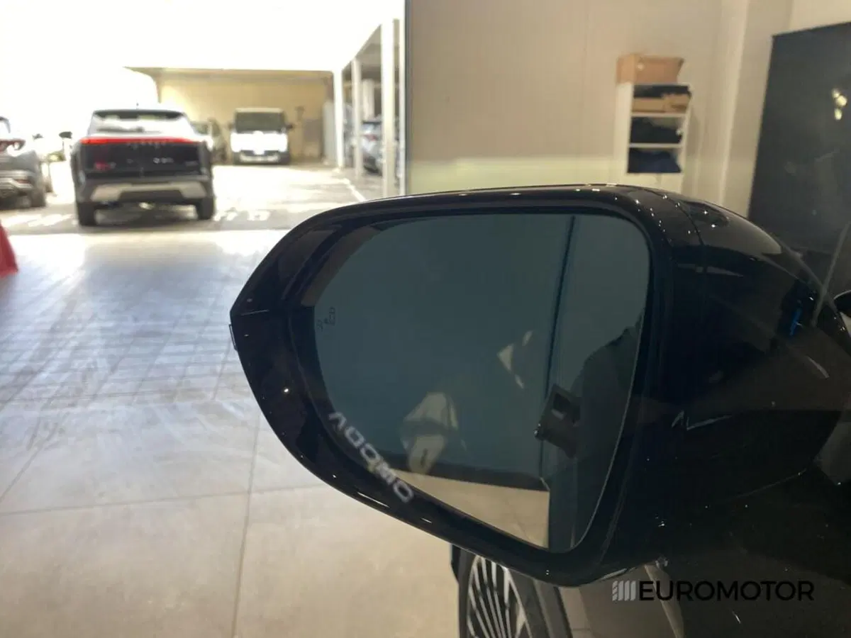 Omoda Omoda 9 SHS-P nuova a Bari (14)