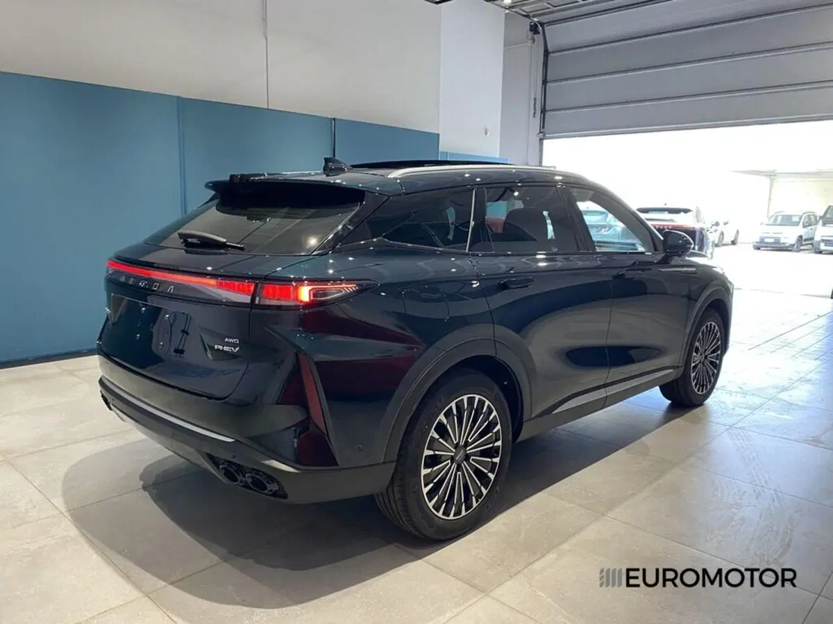 Omoda Omoda 9 SHS-P nuova a Bari (8)
