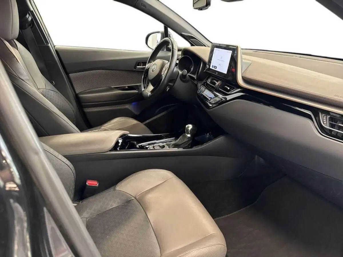 Toyota Toyota C-HR usata a Prato (12)