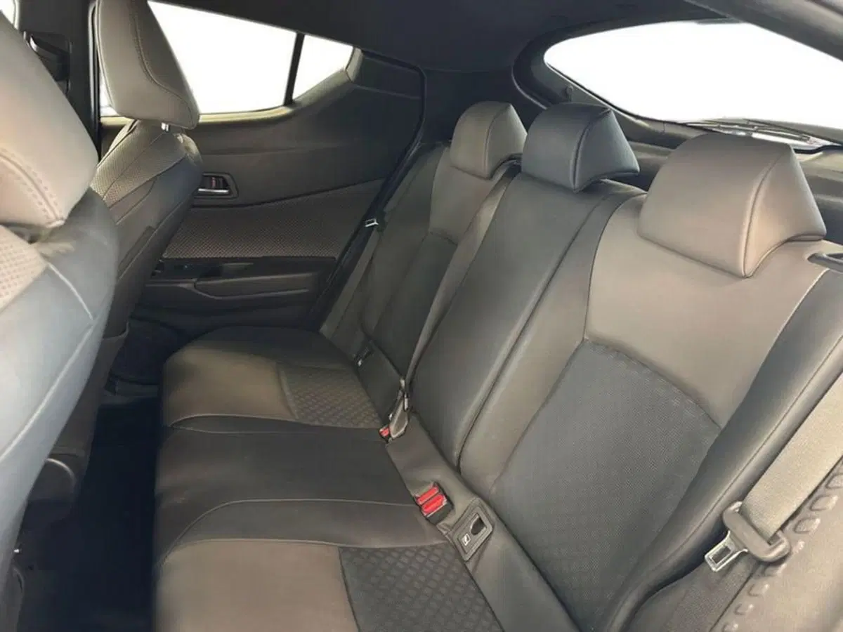 Toyota Toyota C-HR usata a Prato (13)