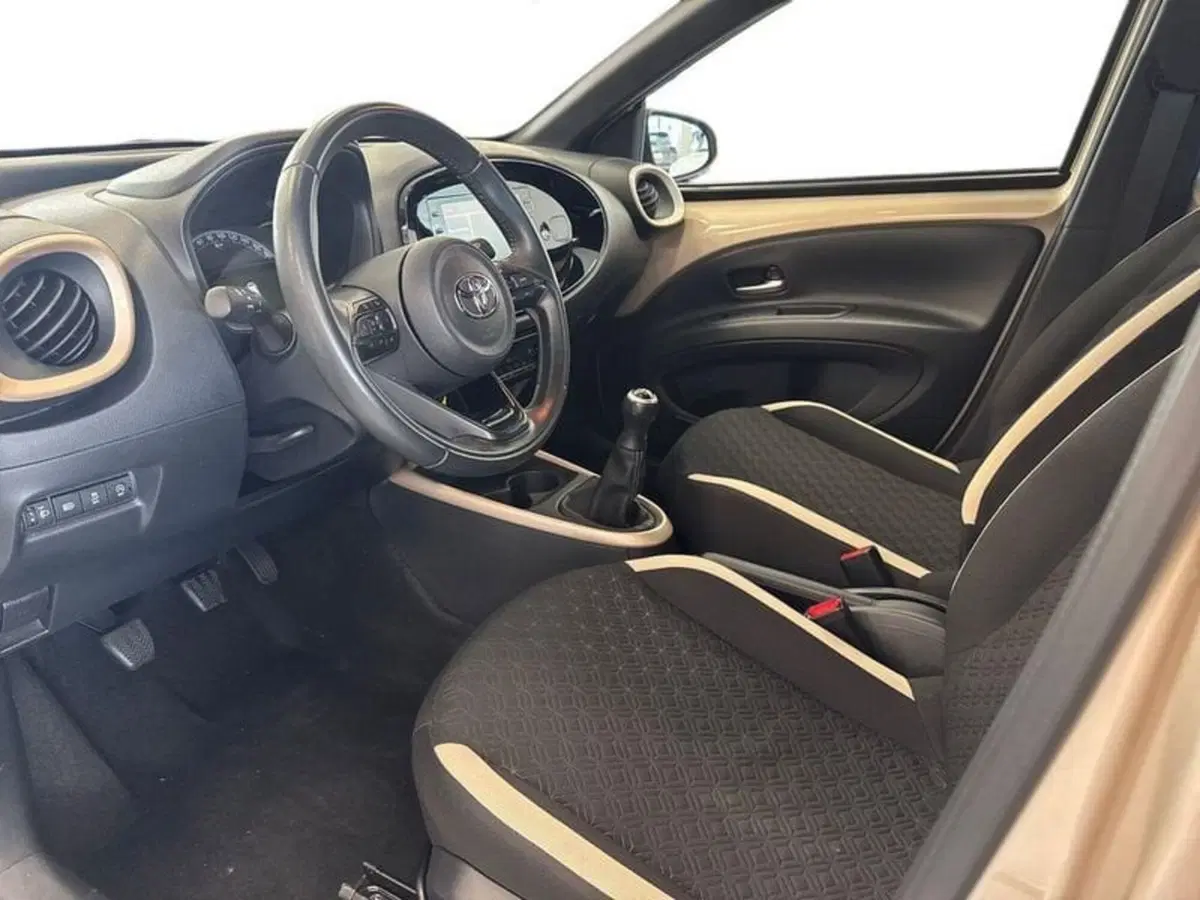Toyota Aygo X usata a Prato (10)