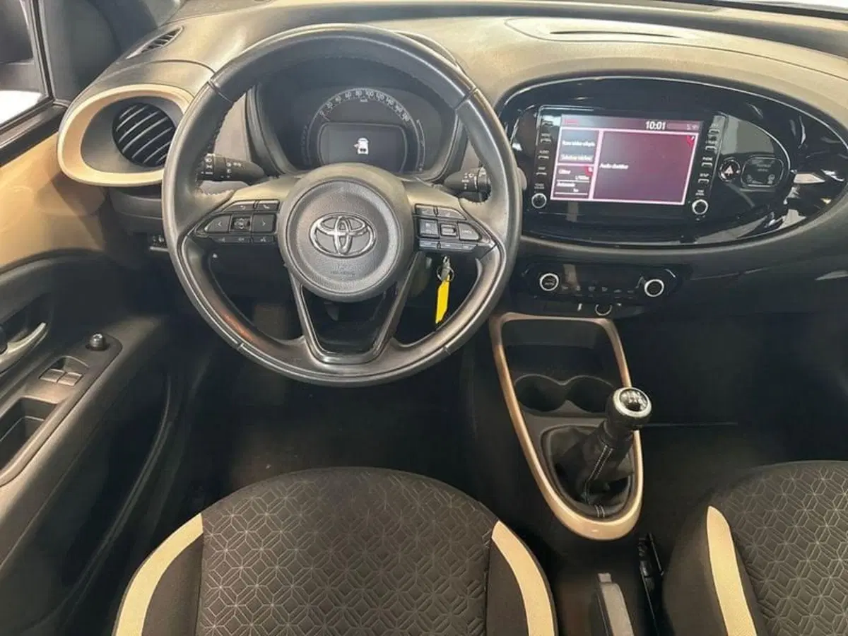 Toyota Aygo X usata a Prato (11)