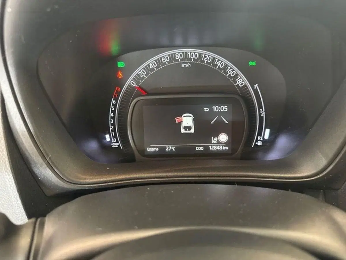 Toyota Aygo X usata a Prato (13)