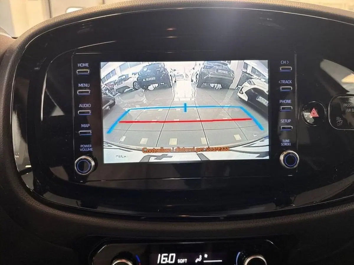 Toyota Aygo X usata a Prato (16)