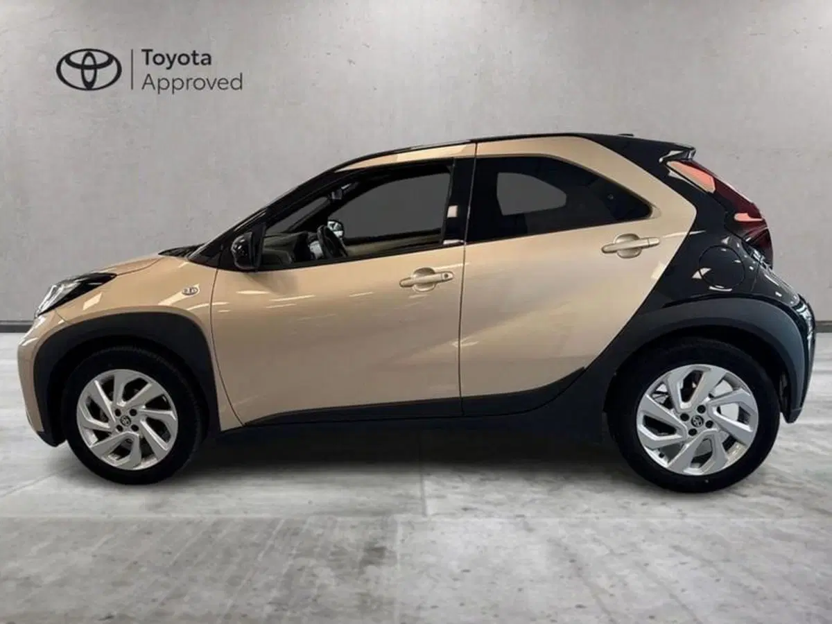Toyota Aygo X usata a Prato (3)