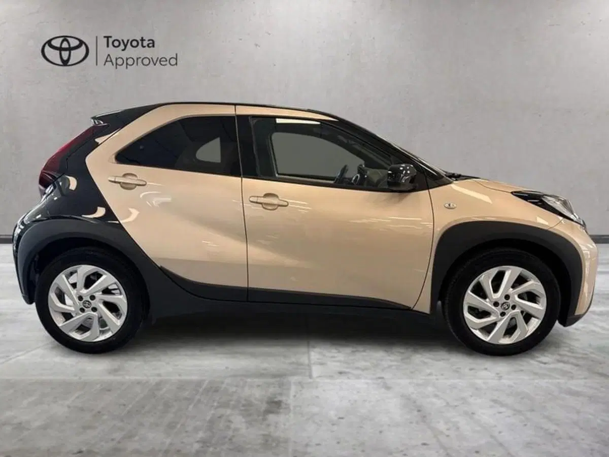 Toyota Aygo X usata a Prato (5)